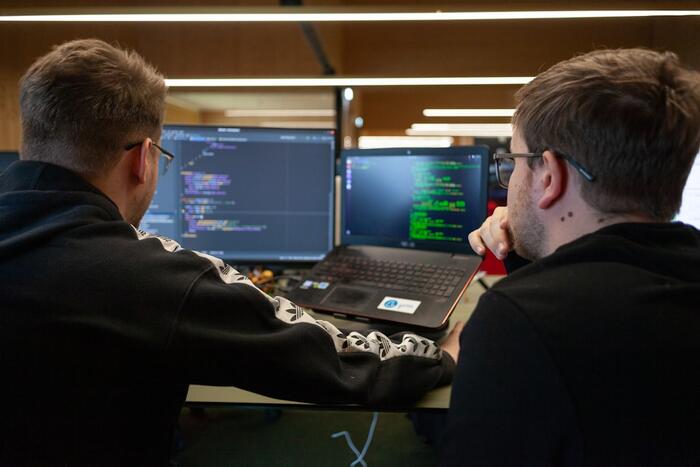 Когда Python пишет сам: Реальные истории про AI-ассистентов для программистов